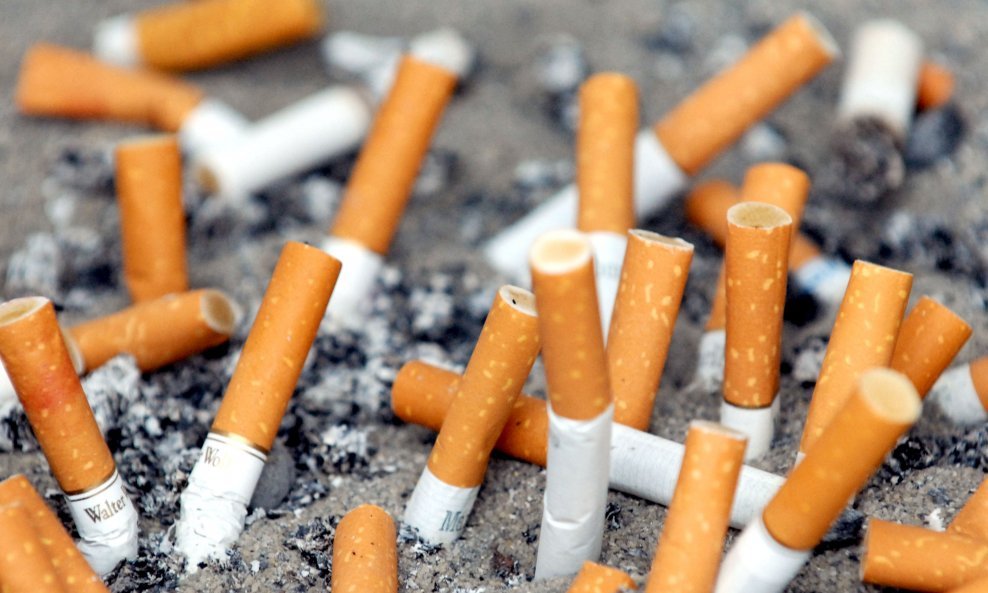 Gradske vlasti Bruxellesa zbog opušaka na ulicama poslale račun duhanskoj industriji