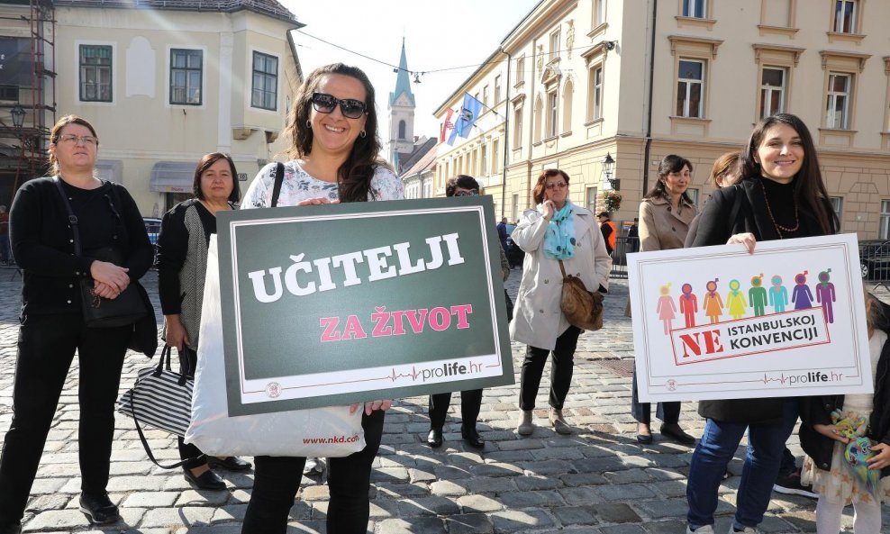 Udruga Vigilare zajedno je s ProLifeom prošle godine predala Vladi potpise peticije protiv Istanbulske konvencije