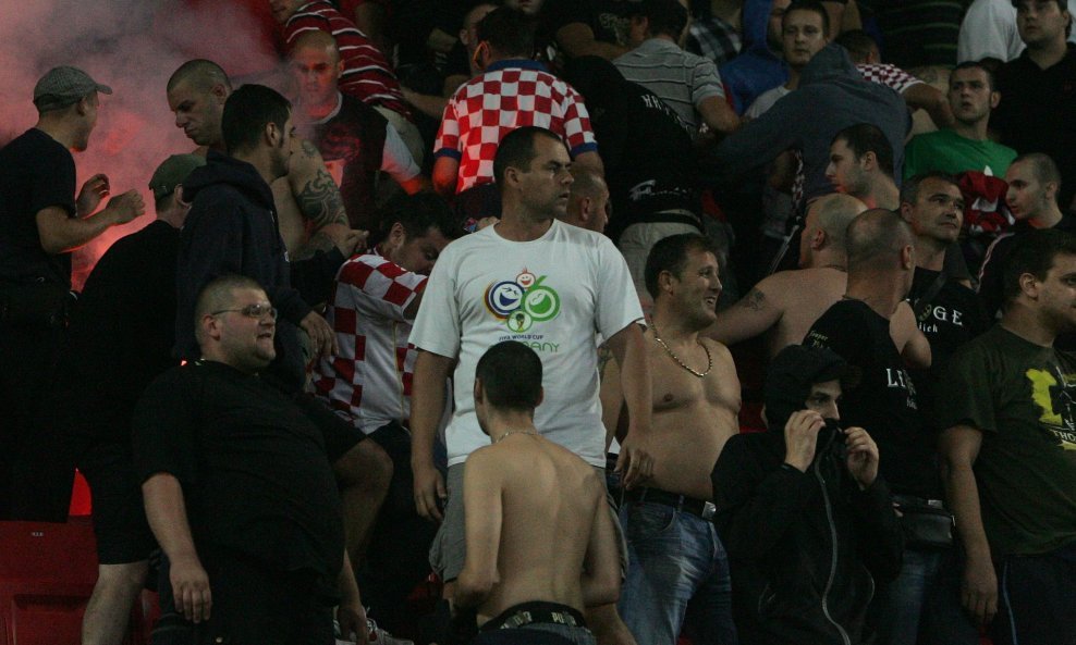 Posljednje gostovanje hrvatskih navijača na stadionu u Pireju 7. listopada 2011. godine obilježio je niz incidenata