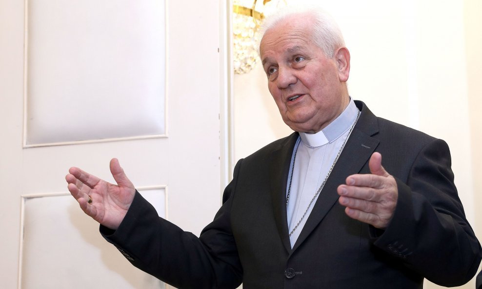 Slučajem se bavi i banjalučki biskup Franjo Komarica