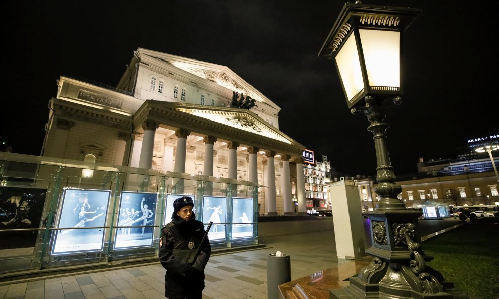 Policija pred teatrom Boljšoj