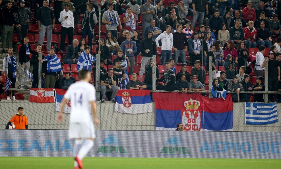 Srpske zastave na utakmici Grčka - Hrvatska