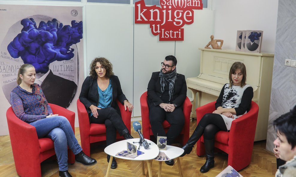 Glavna organizatorica 23. Sa(n)jam knjige u Istri Emina Popović Sterpin, direktorica Sa(n)jam knjige u Istri Magdalena Vodopija te članovi Programskog odbora Sajma Aljoša Pužar i Slavica Ćurković