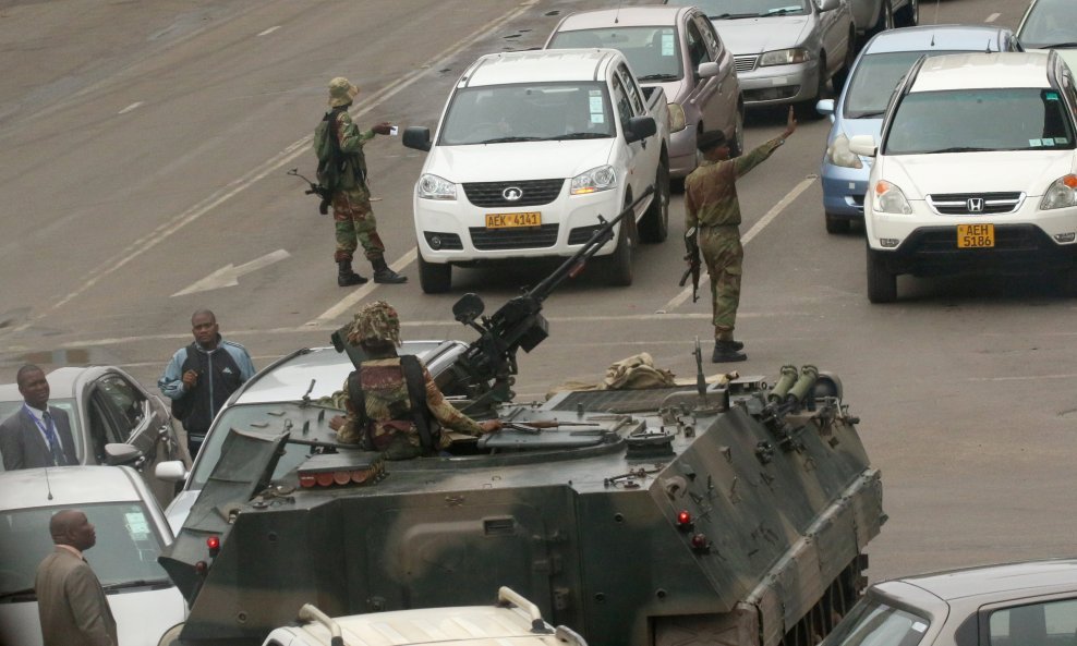 Vojska je preuzela kontrolu nad Harareom