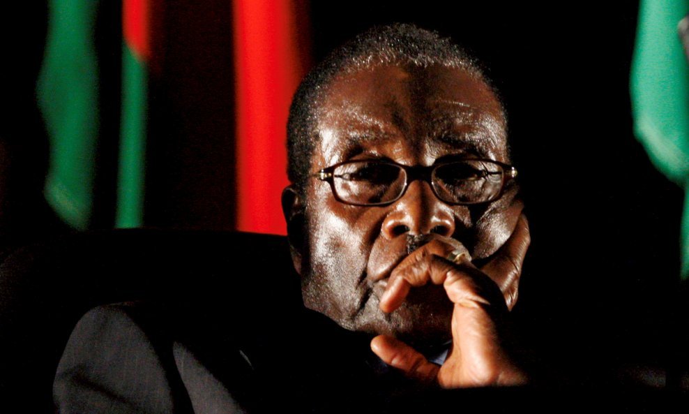 Mugabe je na čelu Zimbabvea već 37 godina