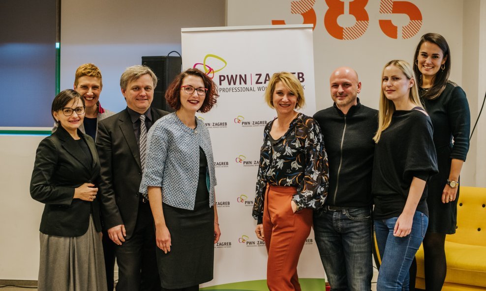 Osnivačice PWN Zagreb i panelisti rasprave Četvrta industrijska revolucija i drugi spol