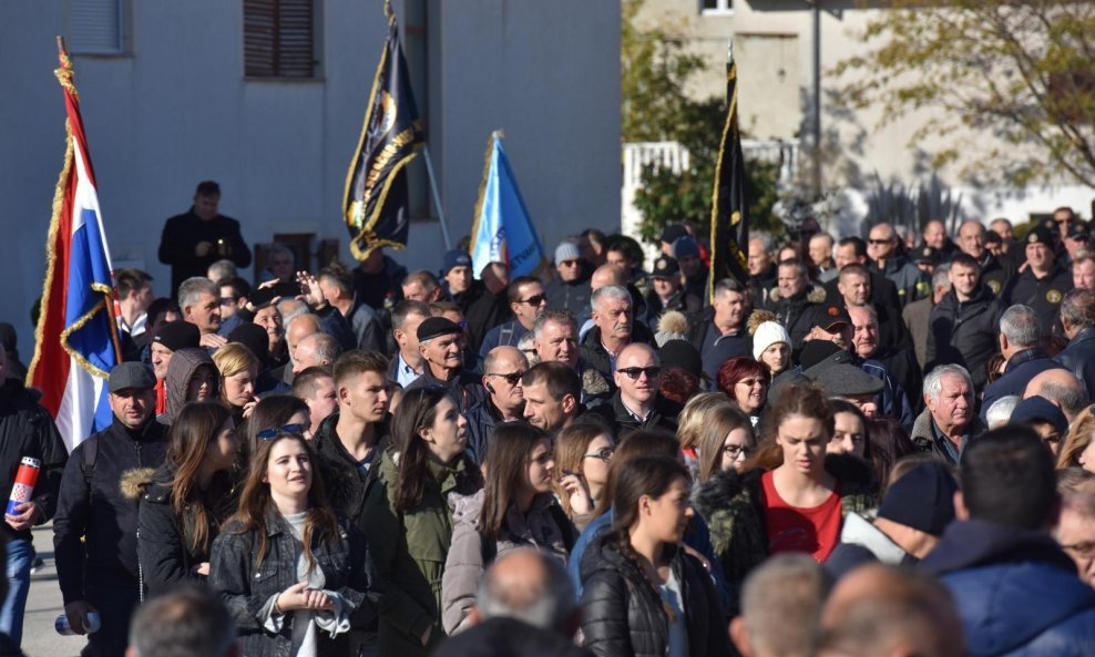 U Koloni sjećanja u Škabrnji više od 15.000 ljudi