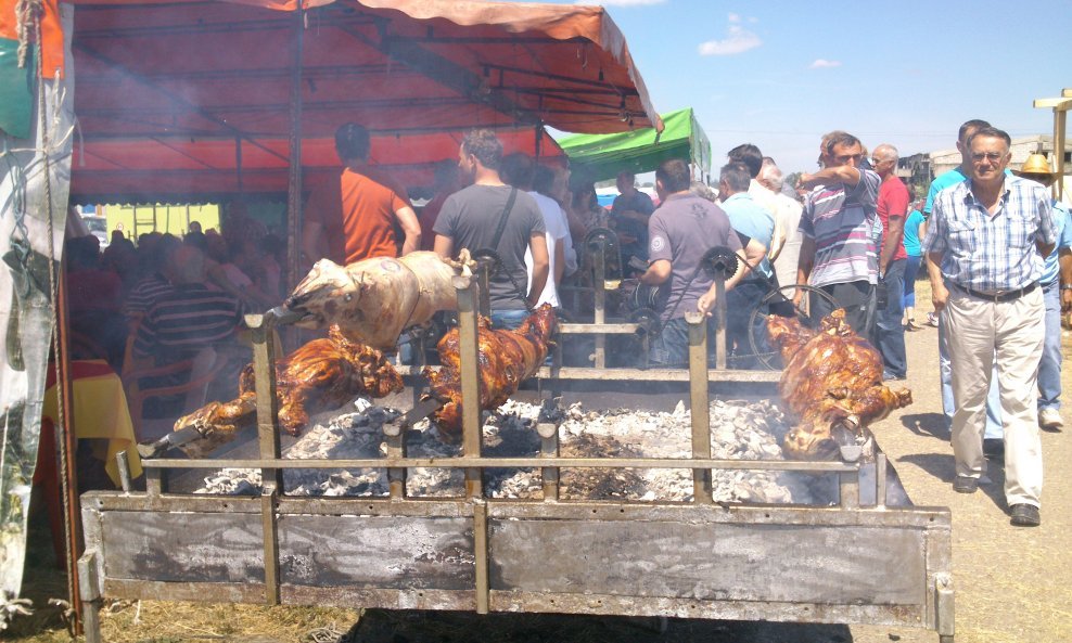 Pečeni odojci i janjci jedan su od glavnih motiva za dolazak na vašar