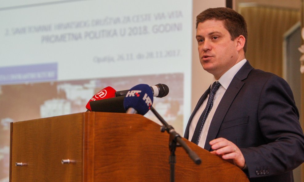 Ministar mora Oleg Butković rekao kako je Vlada pripremila restrukturiranje cestovnog sektora