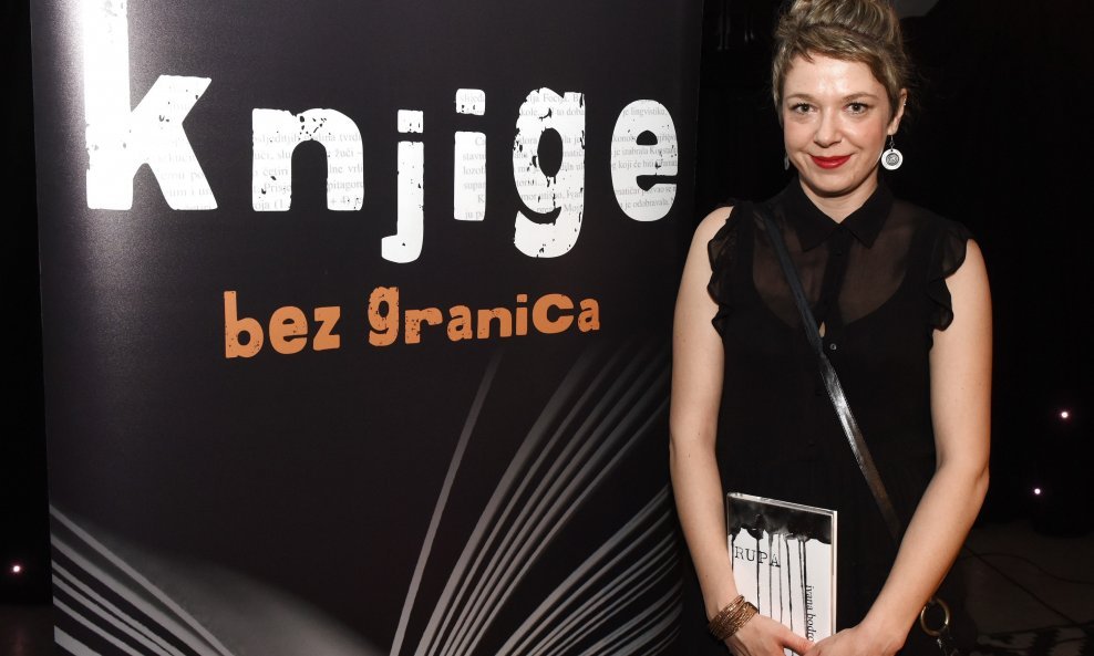 Ivana Bodrožić na promociji svoga romana 'Rupa' 2016.