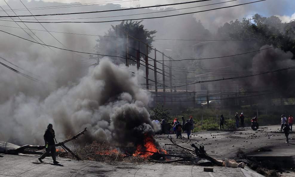 Pet dana nakon izbora Hondurasom plamte prosvjedi