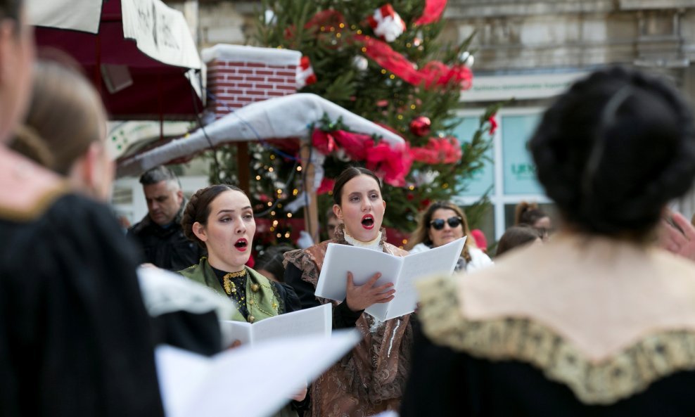 Advent u Splitu, KUD Jedinstvo na Narodnom trgu