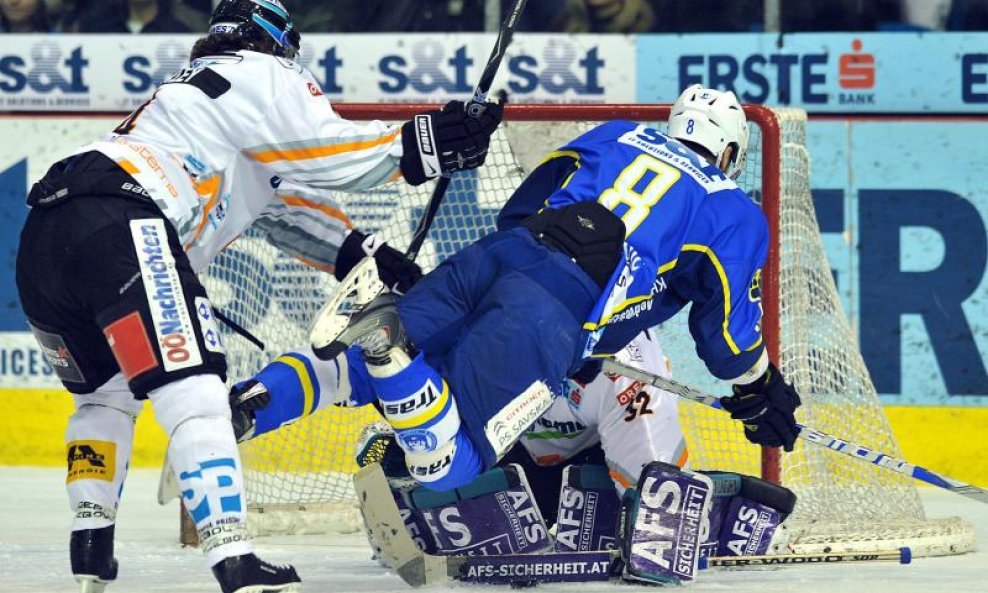 John Hecimovic, Medveščak-Black Wings Linz, Ebel 2009-10