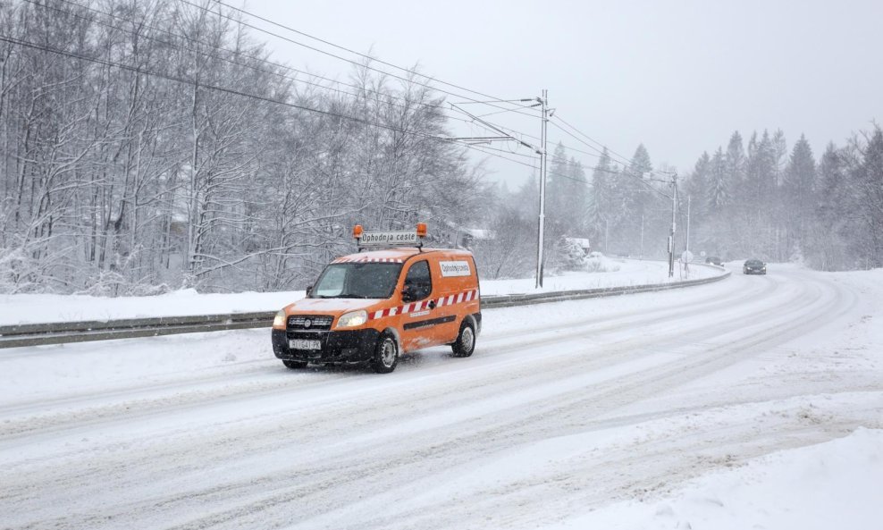 Oglašen crveni meteoalarm za Liku, Gorski kotar i Velebitski kanal