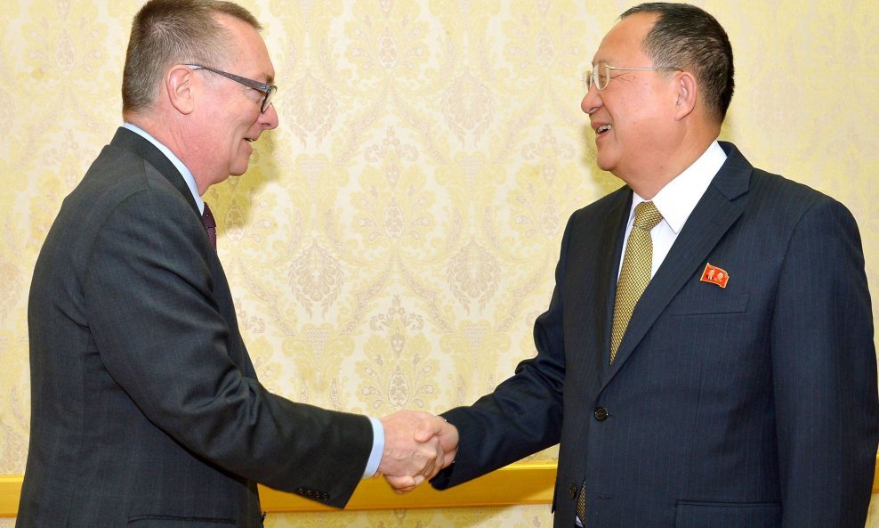 Jeffrey Feltman i Ri Yong Ho