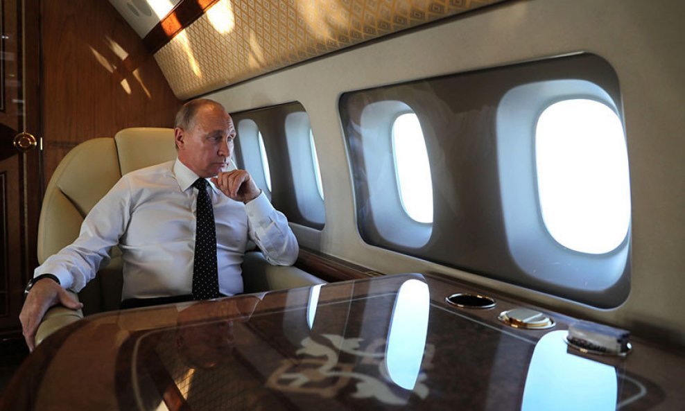 Putinov predsjednički avion štitila su dva lovca Su-30
