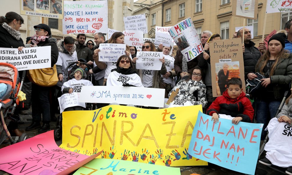 Prosvjed roditelja djece oboljele od spinalne mišićne atrofije na Markovu trgu 30. studenoga