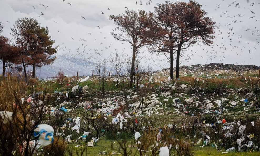 S odlagališta otpada Karepovac širi se nesnosan smrad