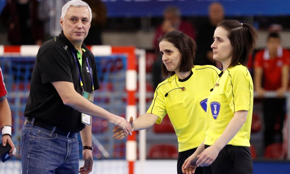 Men's Handball - Belarus v Chile - 2017 Men's World Championship Main Round - Group C -  Kindarena in Rouen, France - 13/01/17 - Belarus' coach Iouri Chevtsov shakes hands with International handball referees, French twin sisters Charlotte and Julie Bonav