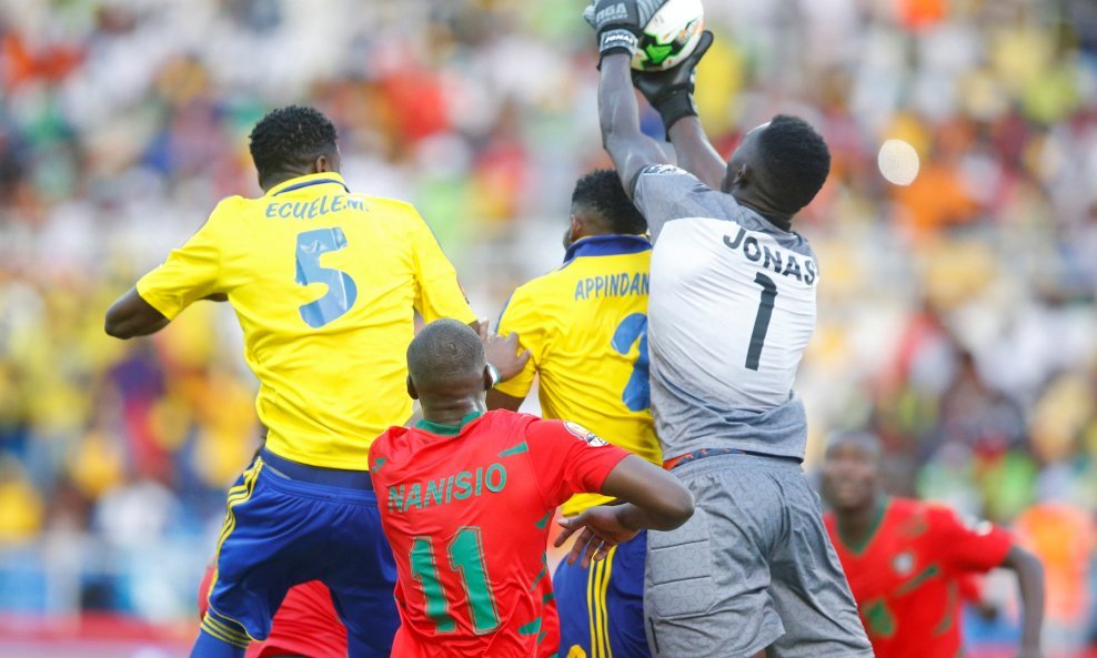 Football Soccer - African Cup of Nations - Gabon v Guinea-Bissau - Stade de l'Amitie - Libreville, Gabon - 14/1/17 - Gabon's Bruno Ecuele Manga and Aaron Appindangoye in action with Guinea-Bissau's keeper Jonas Mendes. REUTERS/Mike Hutchings