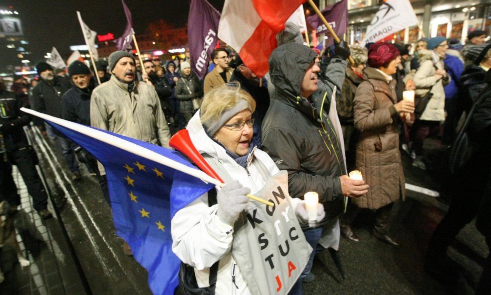 Na ulicama poljskih gradova građani već danima prosvjeduju protiv pravosudne reforme i promjene izbornog zakonodavstva