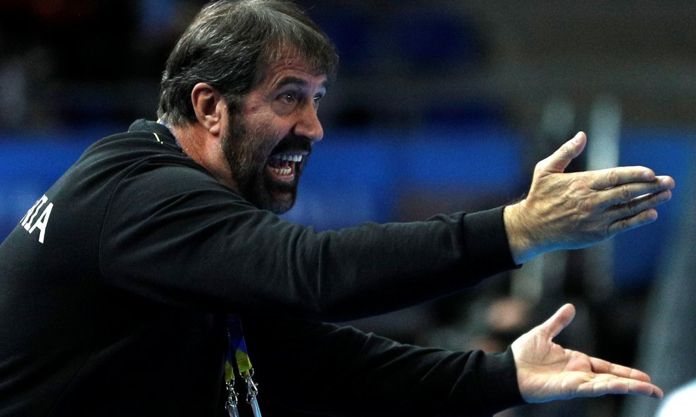 Men's Handball -  Slovenia v Macedonia - 2017 Men's World Championship Main Round - Group B - Arenes de Metz, Metz, France - 16/01/17 - Slovenia's head coach Veselin Vujovic reacts.  REUTERS/Vincent Kessler