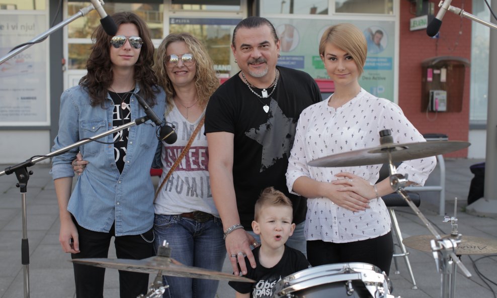 Pero Galić s obitelji
