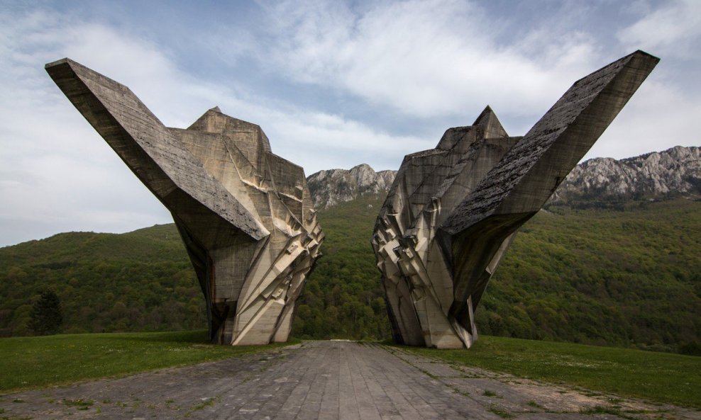 Spomenik u znak sjećanja na bitku na Sutjesci izradio je Miodrag Živković