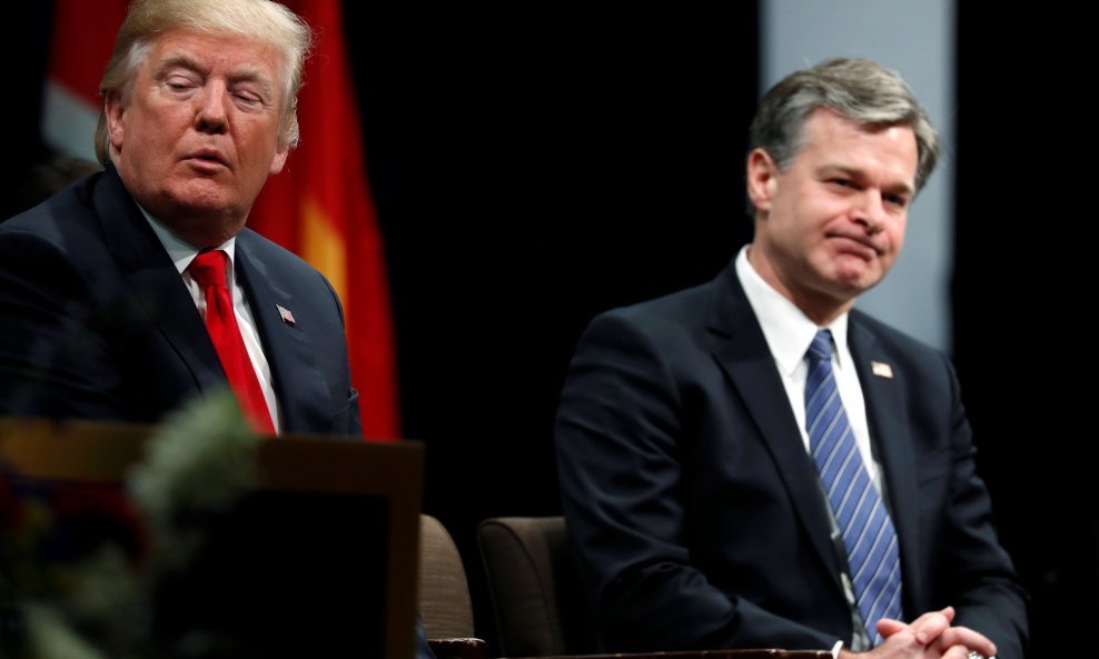 Ameirčki predsjednik Donald Trump i direktor FBI-ja Christopher Wray