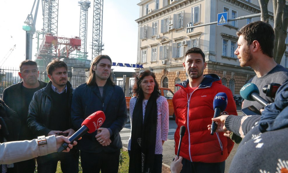 Živi zid je zabrinut za budućnost radnika u brodogradilištu.