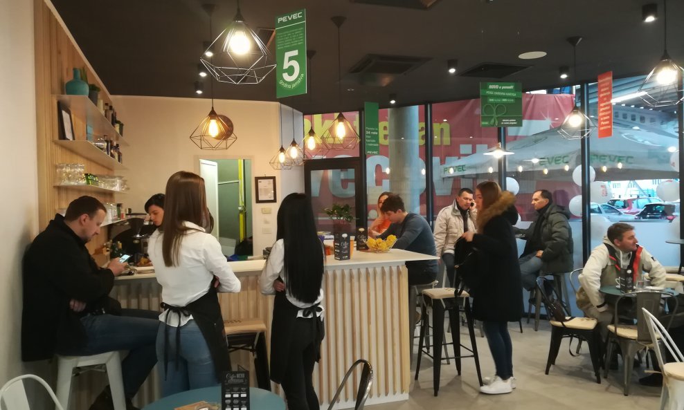 Pevec je otvorio svoj prvi kafić Samofino u Zagrebu