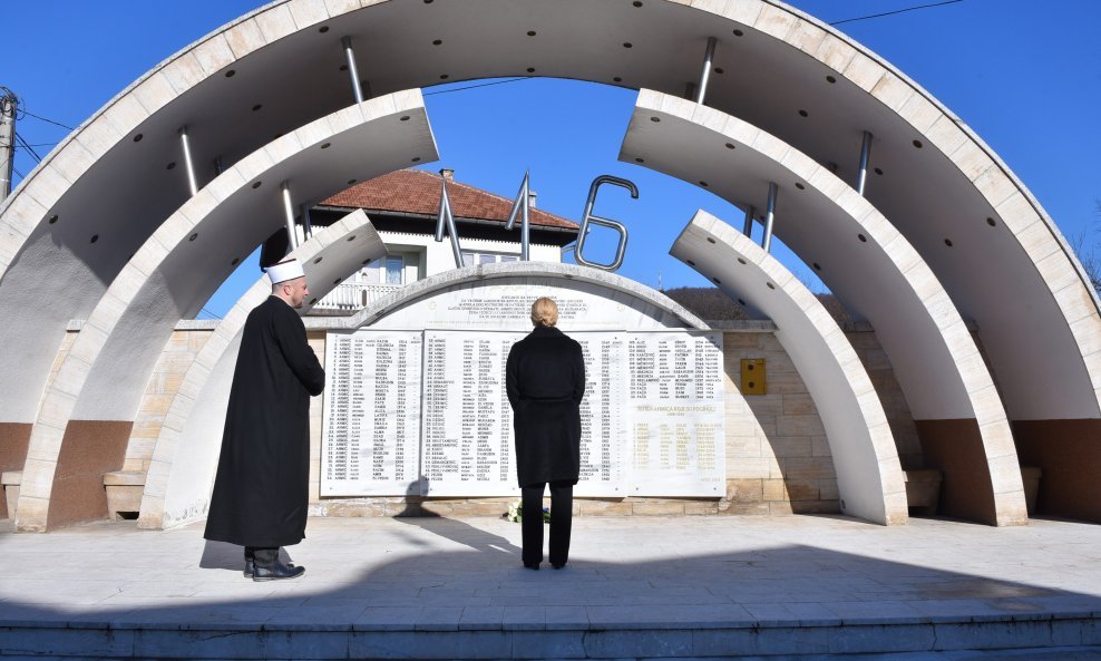 Hrvatska predsjednica odala je počast žrtvama masakra u Ahmićima