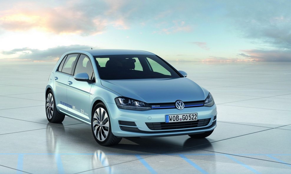 2013-VW-Golf-BlueMotion-1[2]