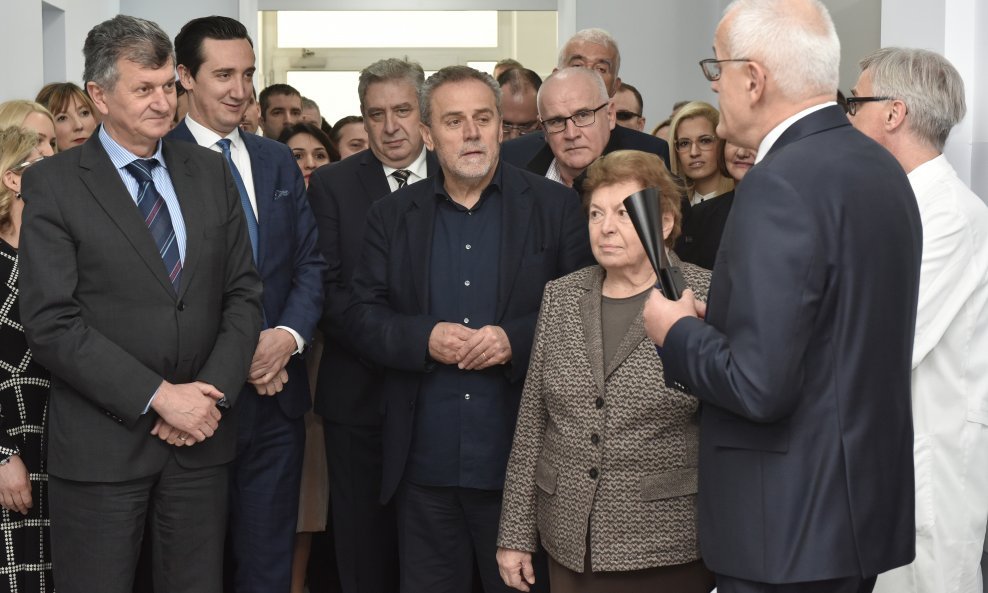 Milan Kujundžić tijekom posjeta KBC Sestre milosrdnice