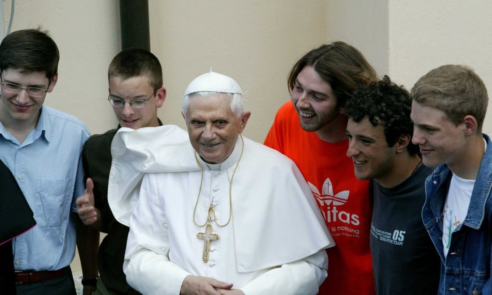 Papa Benedikt XVI s mladima