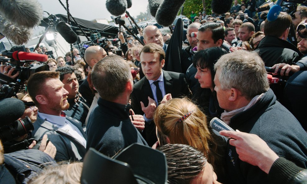 Novinari sele na lokaciju na kojoj će imati manji pristup Macronu