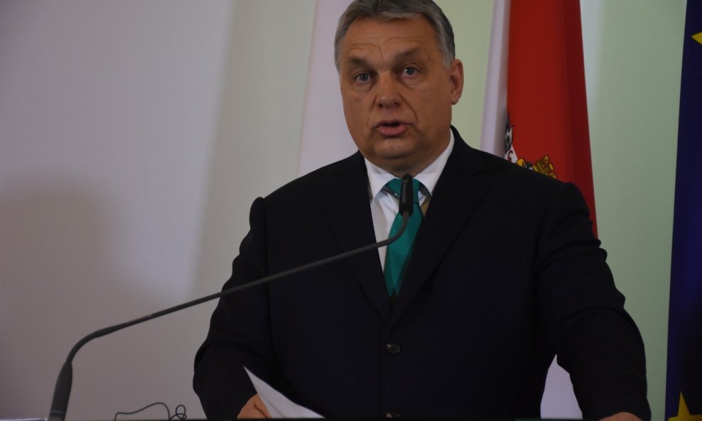 Orban najavio mjere pomoći umirovljenicima i obiteljima mjesec dana do izbora