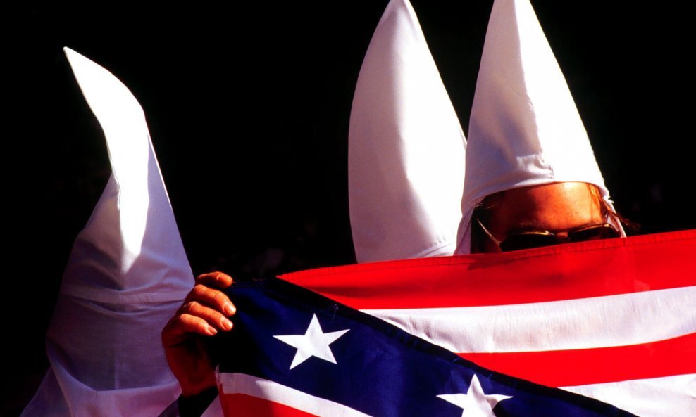 KKK se osipa, a broj neonacističkih skupina raste