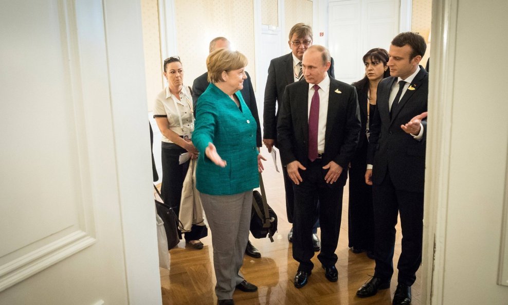 Angela Merkel, Vladimir Putin i Emmanuel Macron