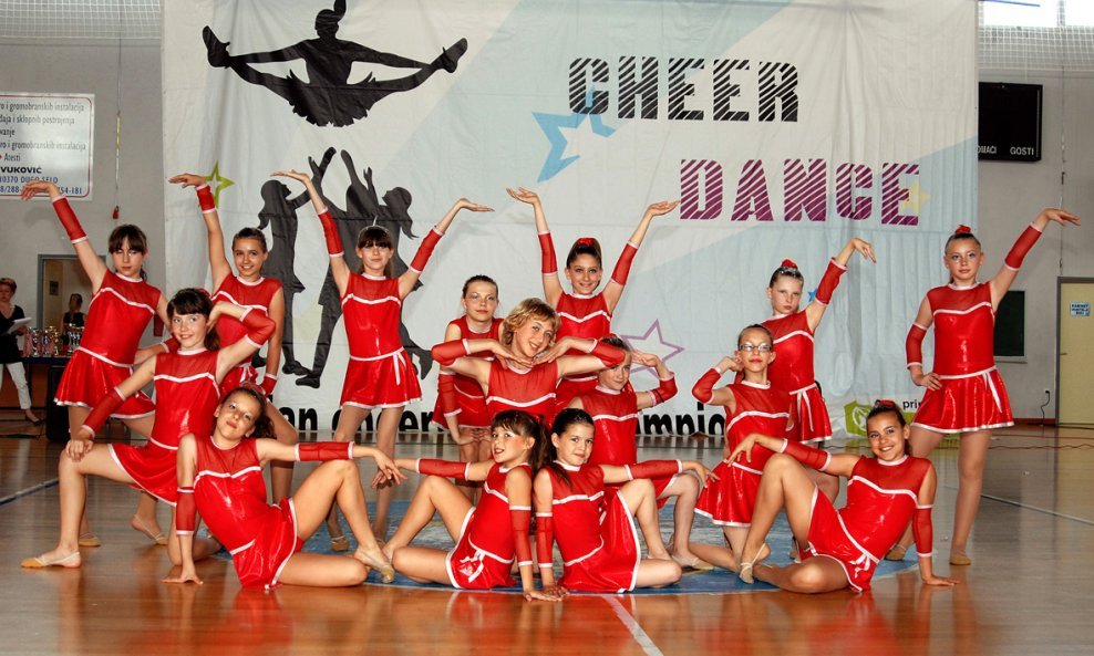 Kadetkinje Lane iz Dugog sela  majstorice u izvedbi cheer jazz dancea