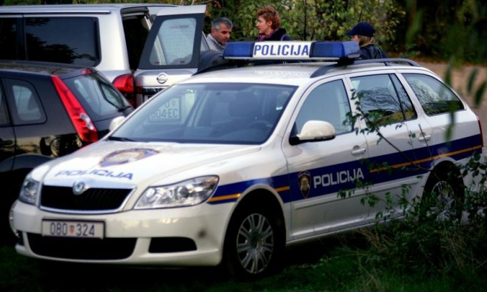 policija policijsko vozilo