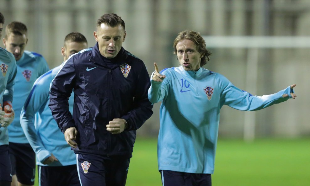 Ivica Olić i Luka Modrić na treningu