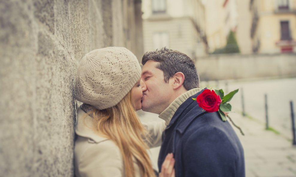 ljubav poljubac romantika