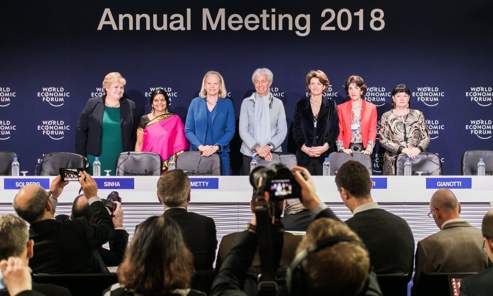 Erna Solberg, Chetna Sinha, Ginni Rometty, Christine Lagarde, Isabelle Kocher, Fabiola Gianotti i Sharan Burrow u Davosu početkom ove godine
