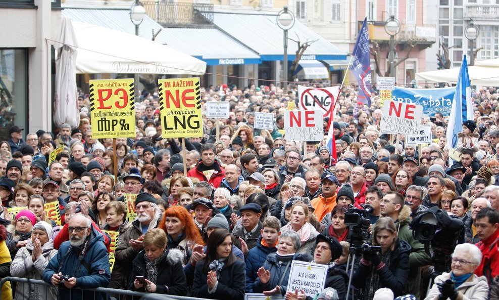 Prosvjed protiv LNG-a okupio je oko 2000 građana