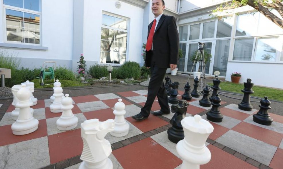 Arsen Bauk šahovske figure