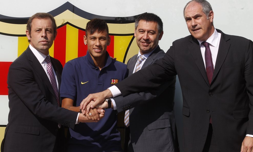 Slijeva Sandro Rosell, Neymar, Bartomeu i Zubizarreta