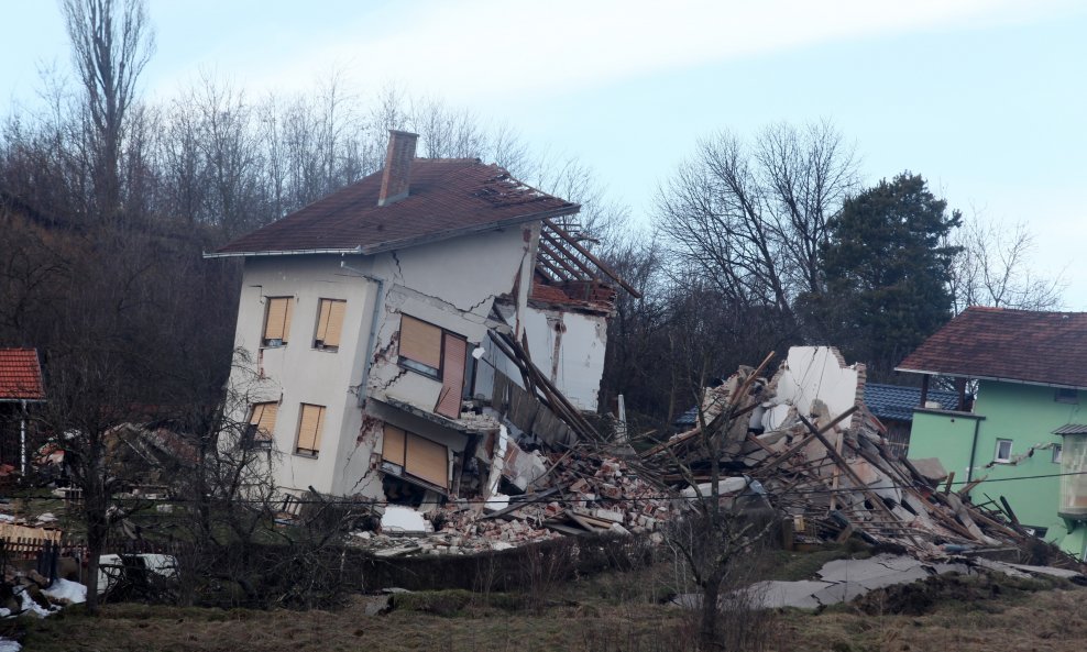 Klizište uništilo sedam kuća u Hrvatskoj Kostajnici