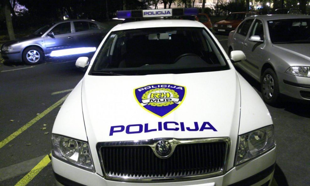 policija rh policijski auto