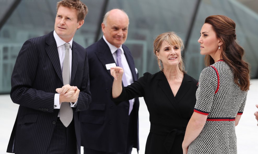 Arhitektica Amanda Levete pokazuje Kate Middleton novi izložbeni prostor koji je dizajnirala za muzej V&A u Londonu